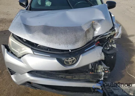 2017 Toyota Rav4 Le z USA, uszkodzony, nr VIN 2T3ZFREV2HW343902